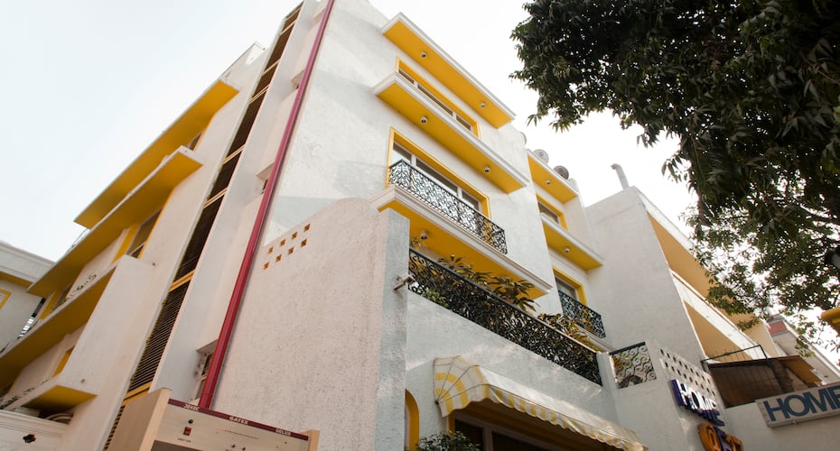 هوم آت إف 37, New Delhi 1